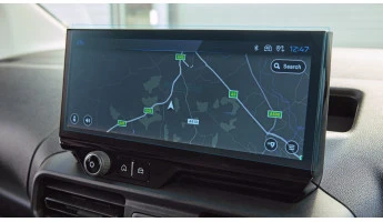 Защитное стекло Pixsel на монитор PEUGEOT PARTNER - 11.1“ 2024 -